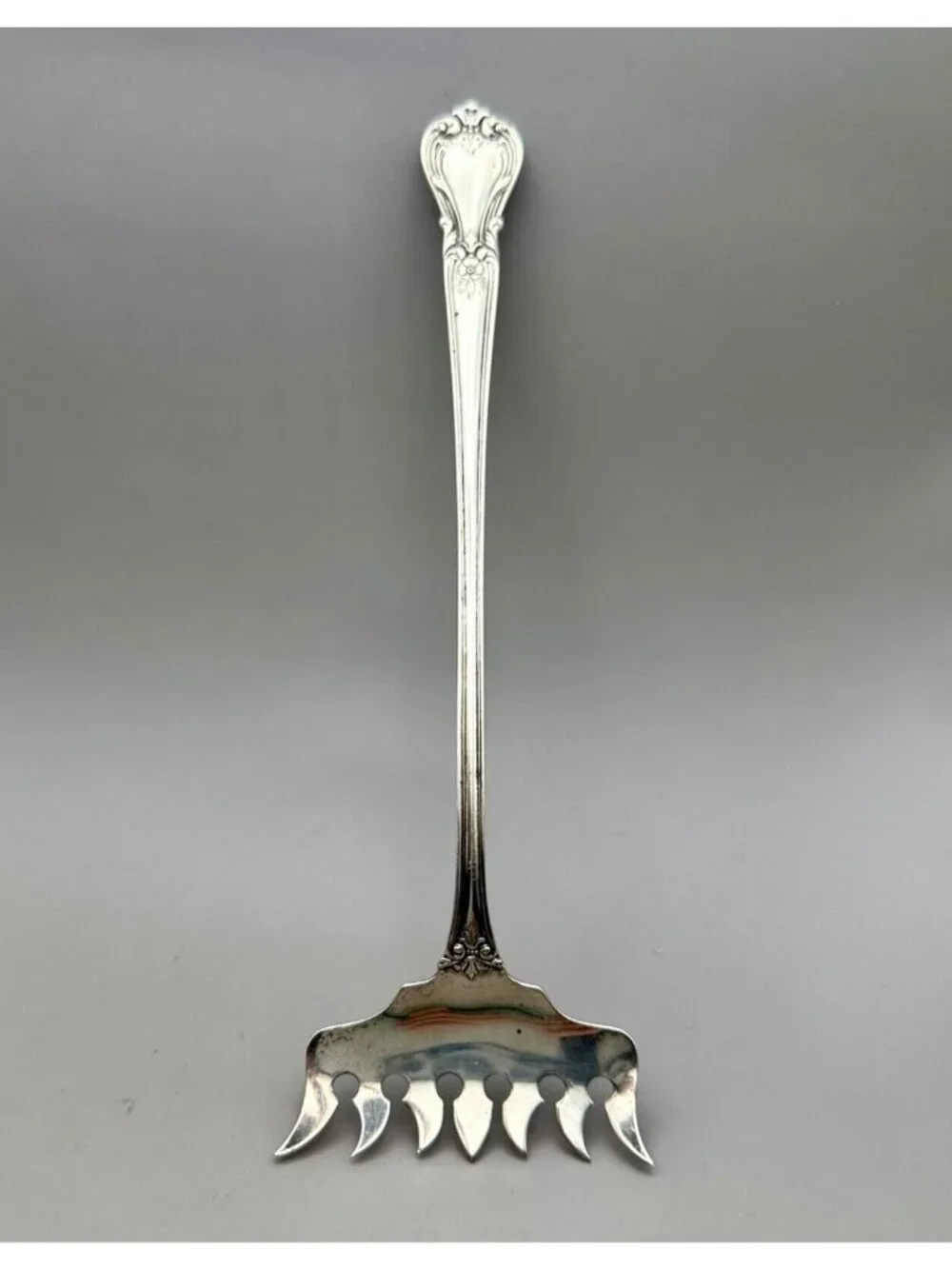 Sardine Fork Ancestry Pattern Weidlich Sterling Silver Bacon Rack Floral 1940s
